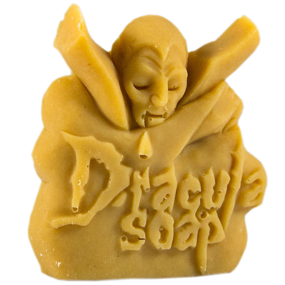 Figurină Contele Dracula - Sculptură de săpun lucrată manual - CHEIA - 80 gr